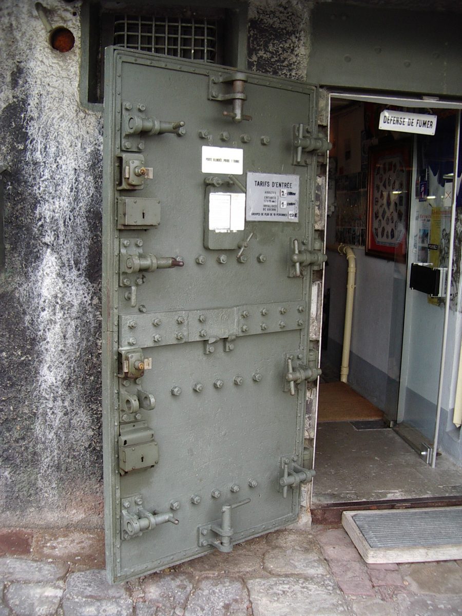 Gepanzerte Tür der Casemate 35-3 der Maginot-Linie in Marckolsheim