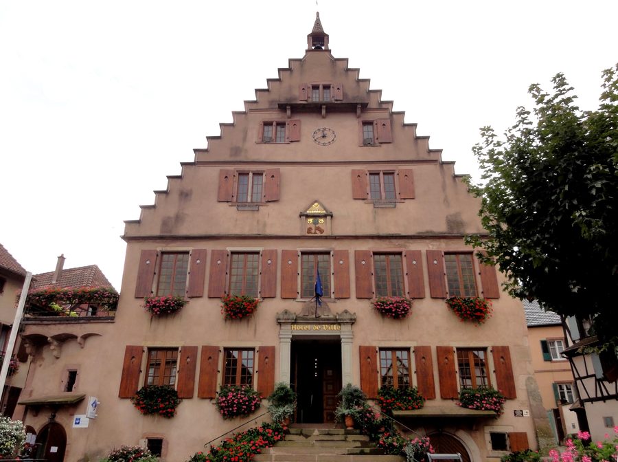 Historisches Rathaus von Dambach-la-Ville am Place du Marché