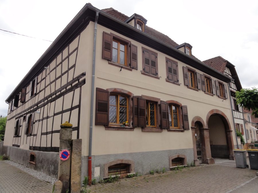 Historisches Fachwerkgebäude in der Rue Baldung-Grien in Weyersheim im Elsass