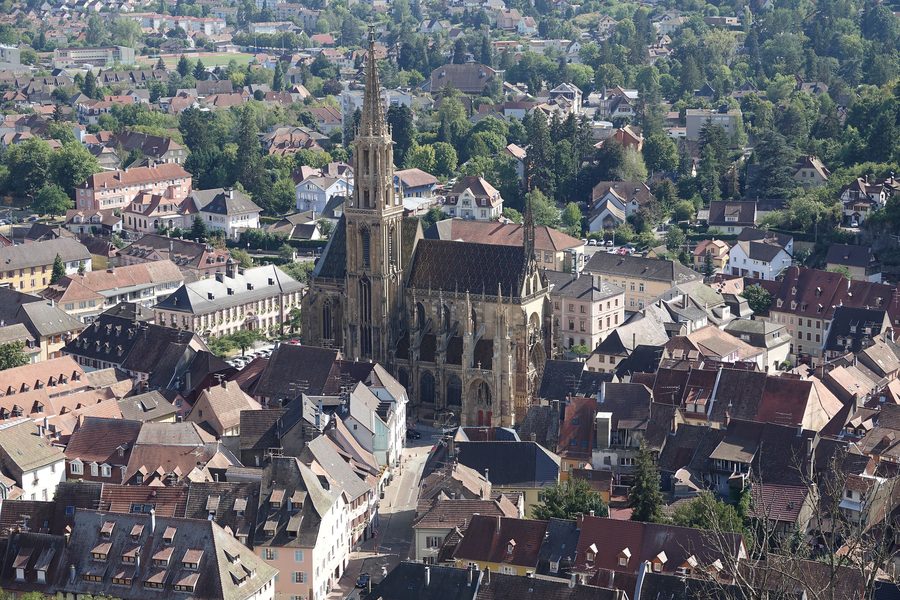 Stiftskirche Saint-Thiébaut im historischen Ortskern von Thann