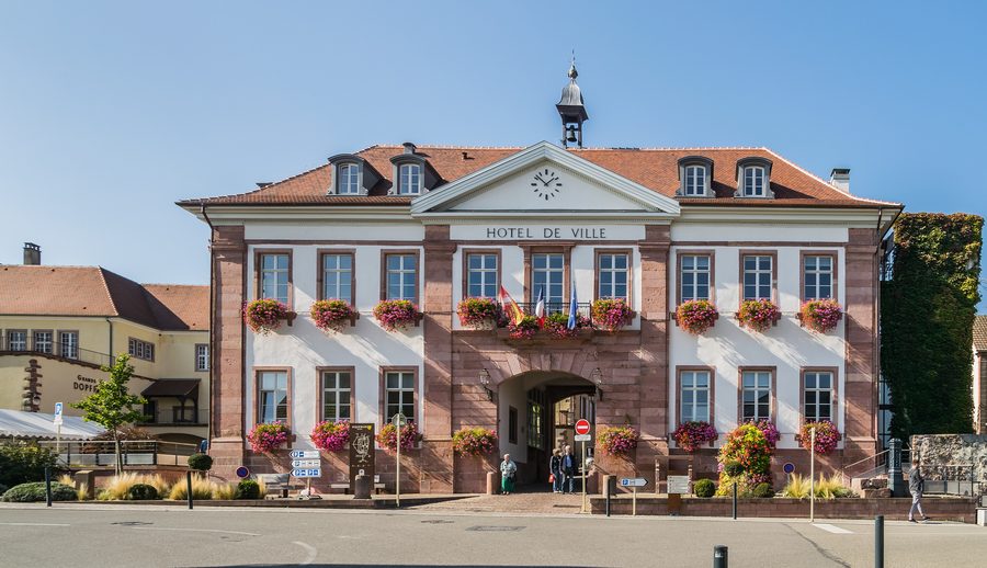 Historisches Rathaus von Riquewihr im Elsass
