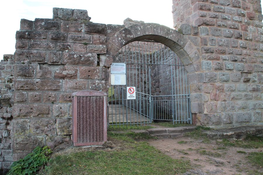 Ruinen des Château de Hohnack bei Labaroche