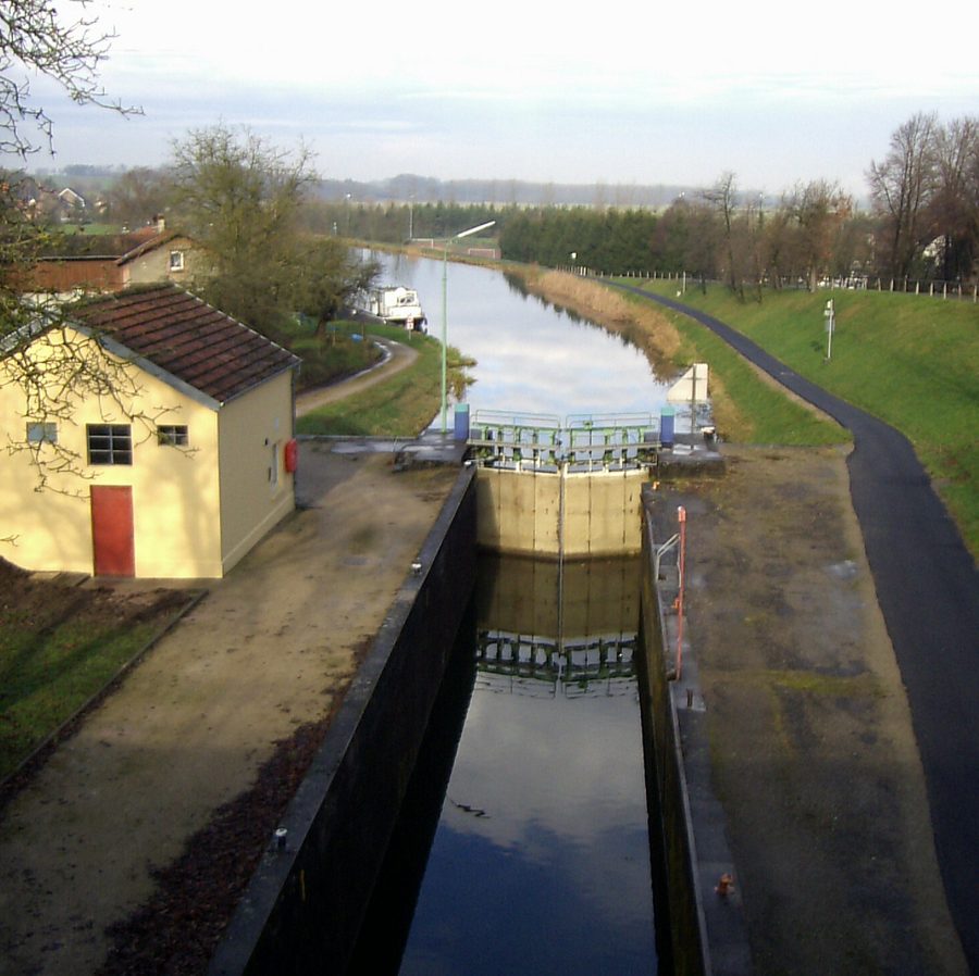 Écluse de Harskirchen sur le canal des houillères de la Sarre