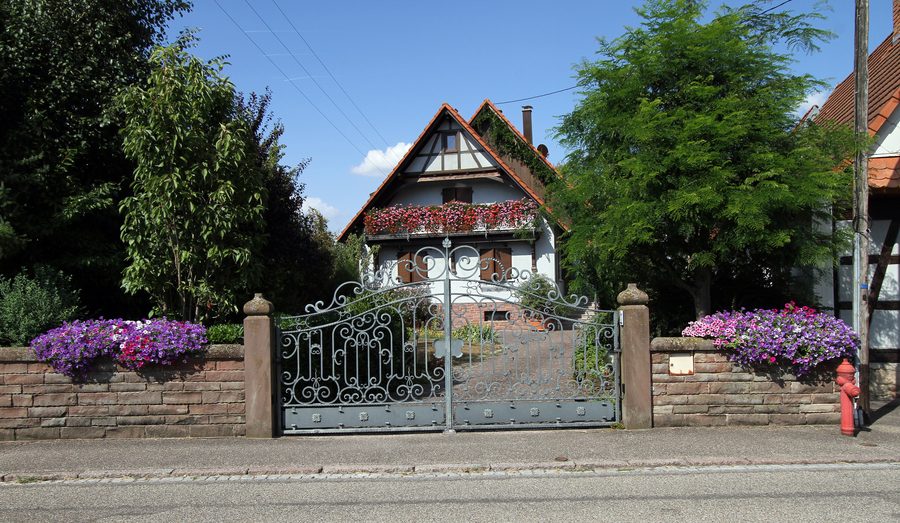 Rue Principale in Schleithal im nördlichen Elsass