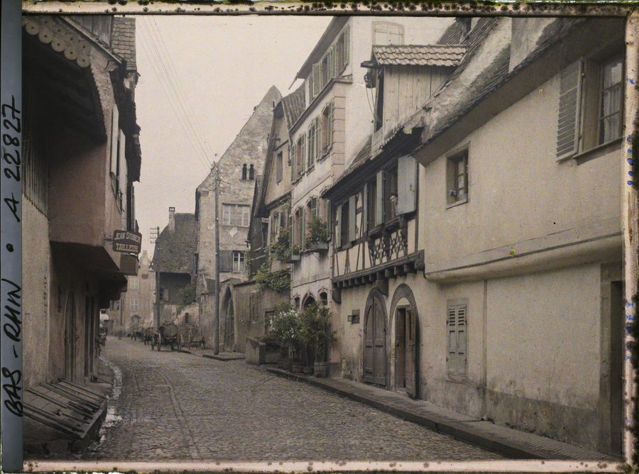Historische Filger-Gasse in Obernai mit elsässischen Fachwerkhäusern