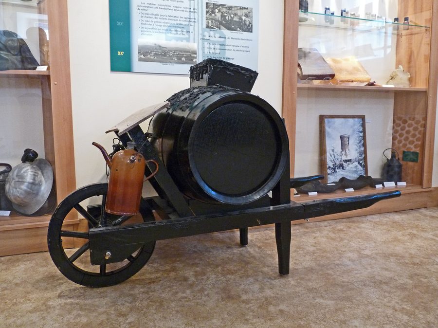 Brouette du Karichschmiermann au Musée français du pétrole à Merkwiller-Pechelbronn