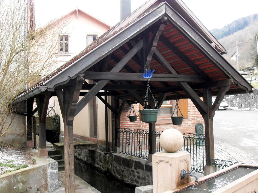 Historisches Waschhaus in Eschbach-au-Val im Elsass