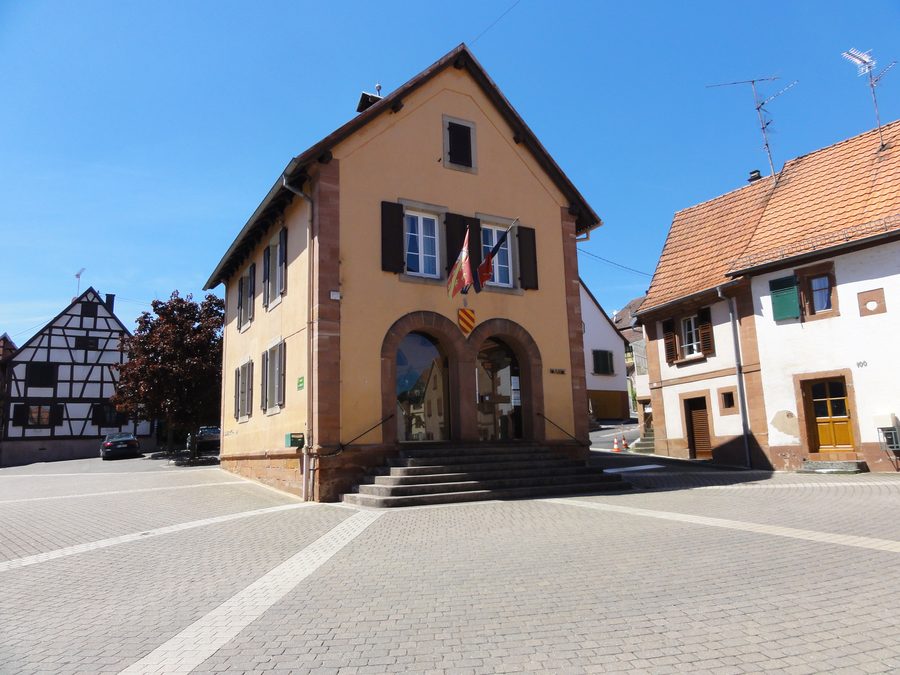 Exterior of Weinbourg town hall at Place de la Mairie