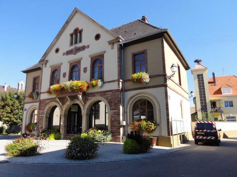 Rathaus von Sundhouse am Place Crinoline