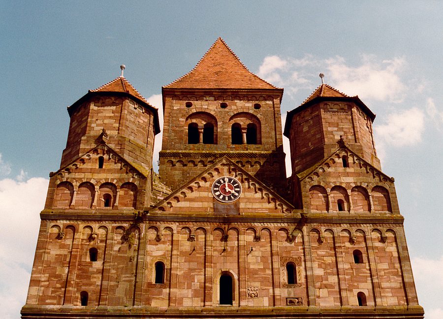 Westfassade der Abteikirche Saint-Étienne in Marmoutier im Elsass