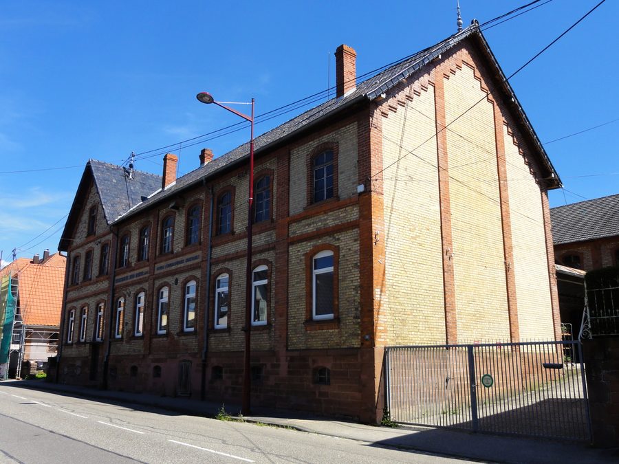 Historisches Gebäude der ehemaligen Papierfabrik in der Grand’Rue von Gundershoffen