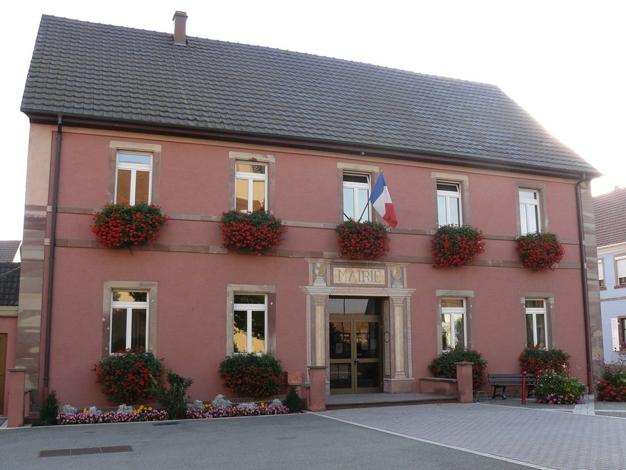 Rathaus von Artolsheim aus dem Jahr 1862 im Département Bas-Rhin