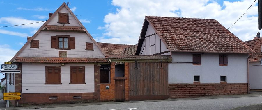 Haus mit Durchfahrt an der Rue principale in Buswiller