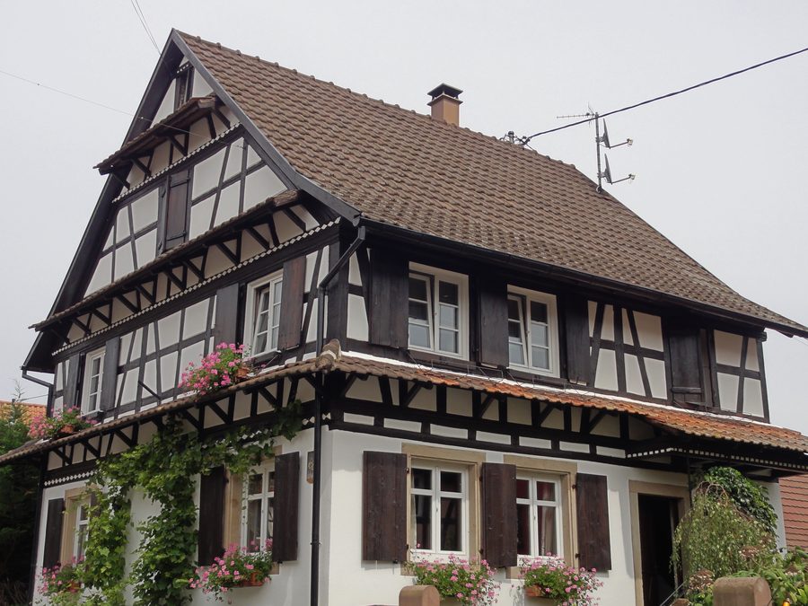 Elsässisches Fachwerkhaus in der 246 rue de l’Eglise in Hindisheim