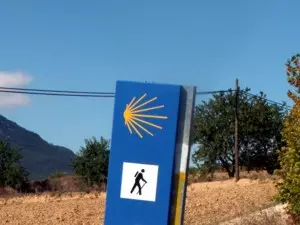 Wegmarkierung am Jakobsweg in Spanien