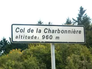 Hinweisschild am Col de la Charbonniere in den elsässischen Vogesen